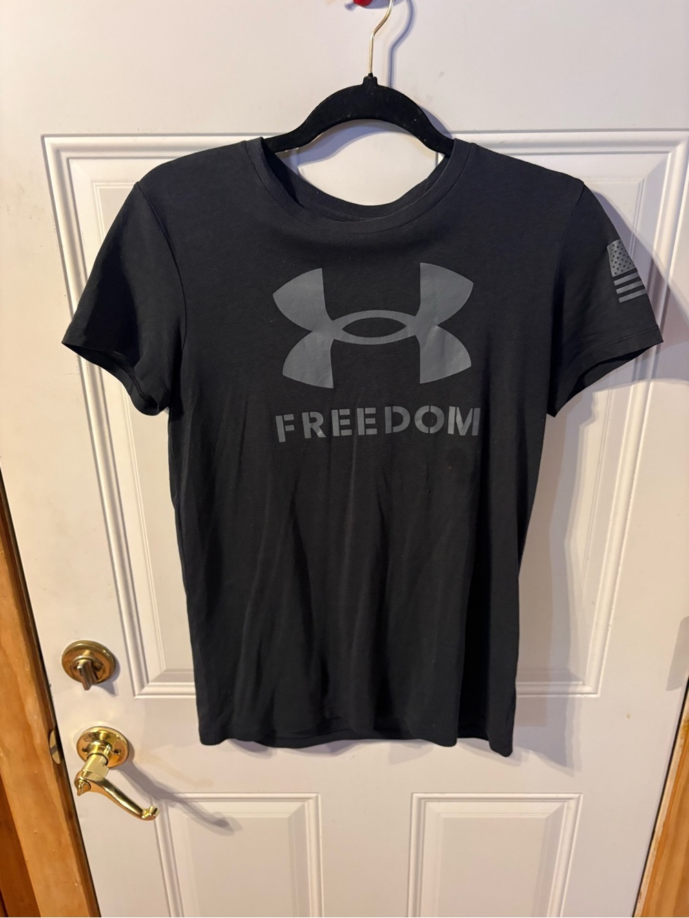 Under Armor Black Tee Size Small